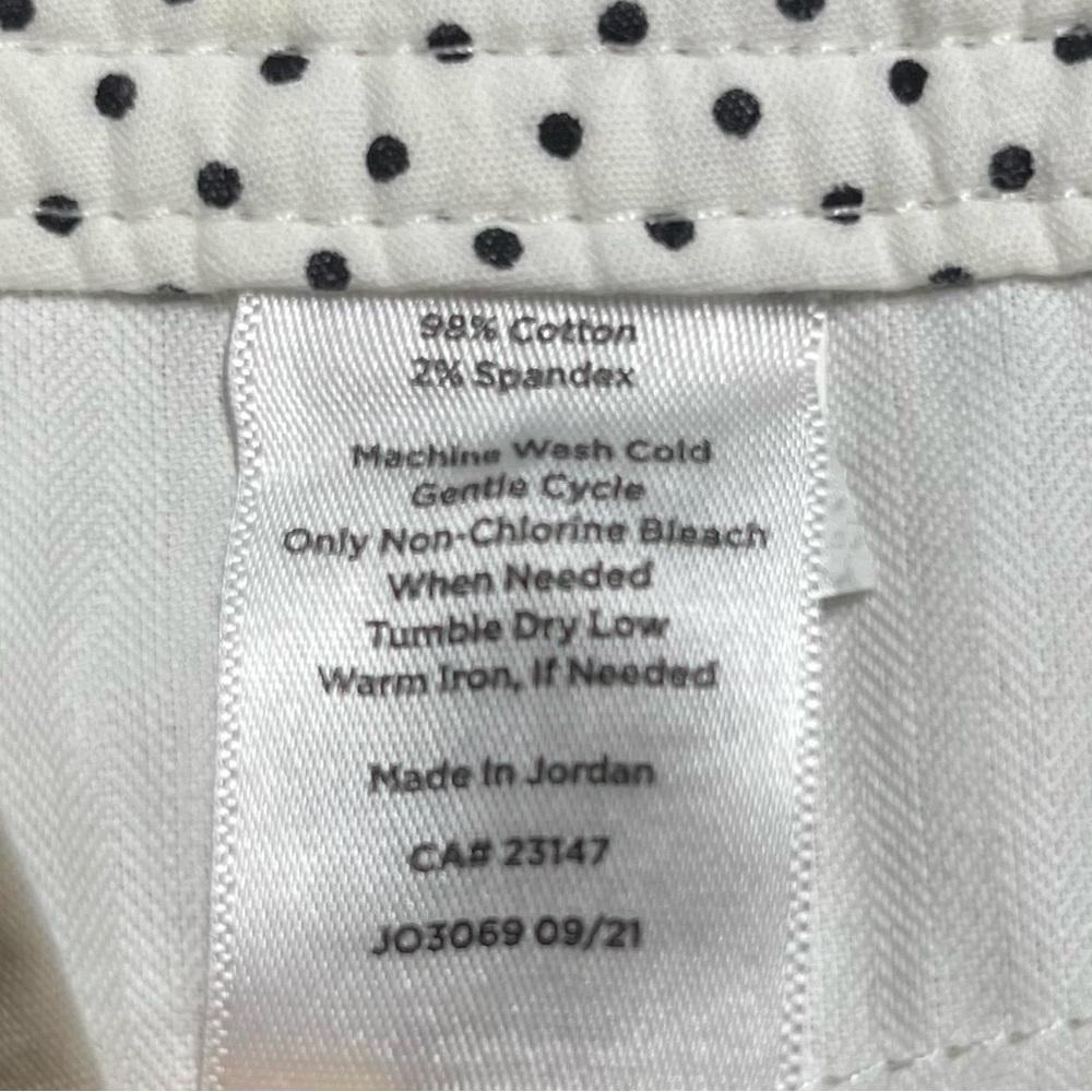 Talbots Women Perfect Short 11” inseam at waist Beige size 6 petite NWT - Picture 9 of 9
